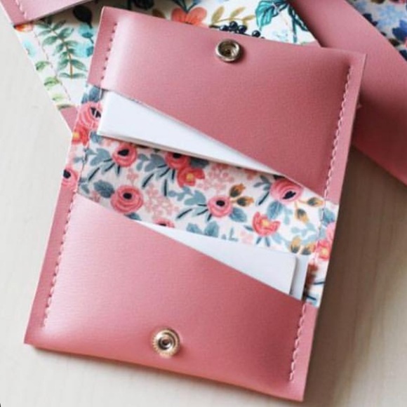 ✨SOLD✨ Rose card holder wallet - Picture 1 of 5